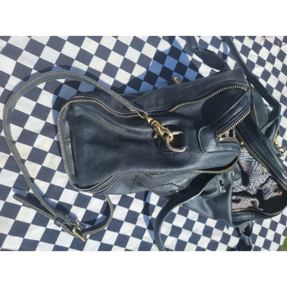 Urban‎ Expressions Black Faux Leather Satchel Shoulder Bag Vegan Gold Zip